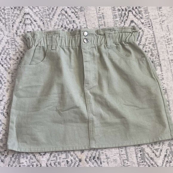 Pale Teal Green Juniors XL GB Dkirt from Dillard’s - Picture 1 of 3